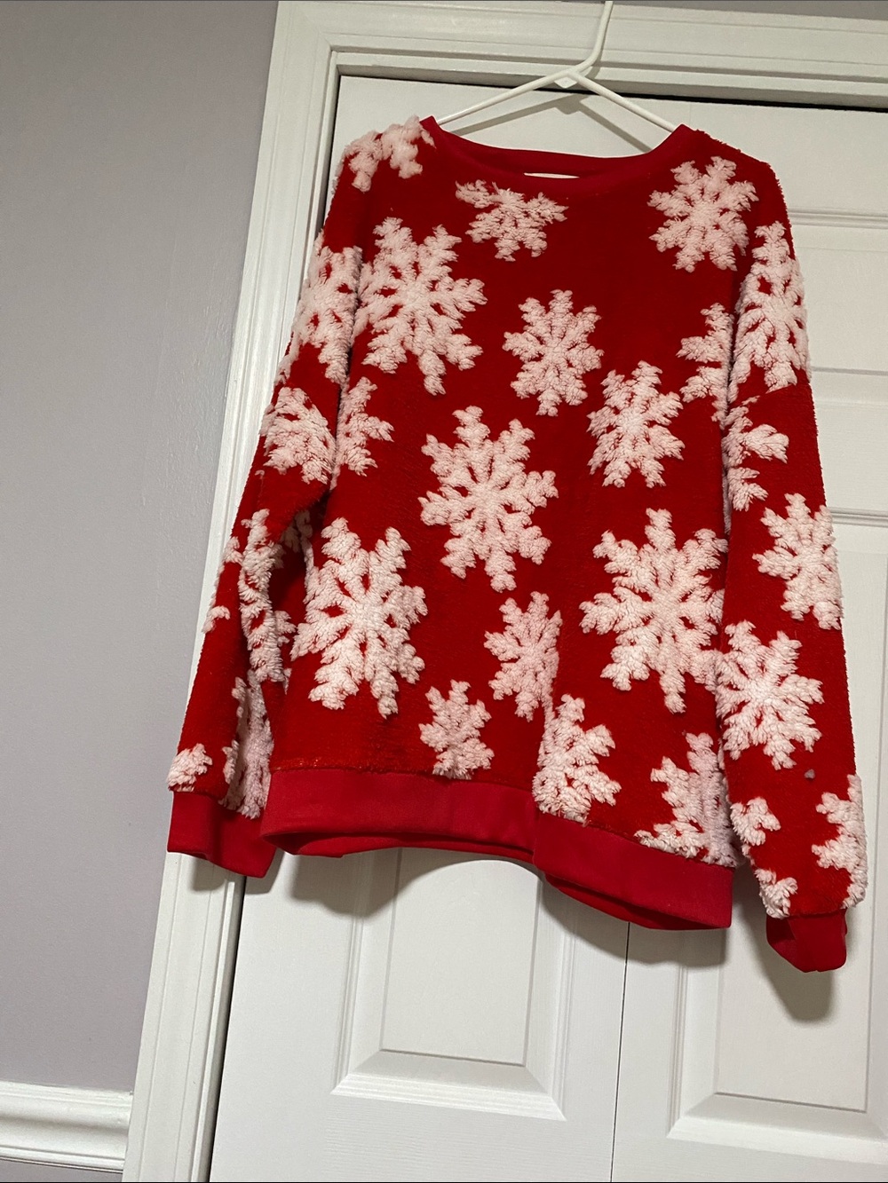 Women's Red Snowflake Crewneck Pullover Sweatshirt